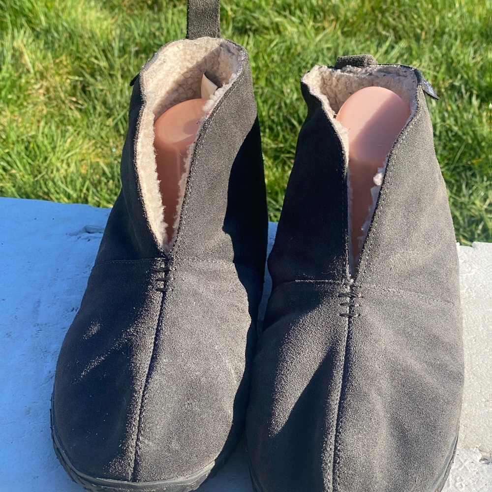 Minnetonka Men’s Gray Suede Ankle Boots Shearling Lining Slippers Boots Sz 13M